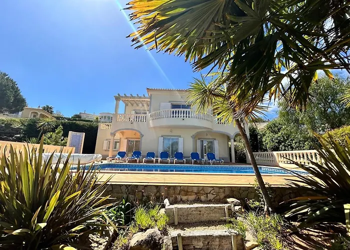 Luxury 4 Bedroom Algarve Villa With Private Pool