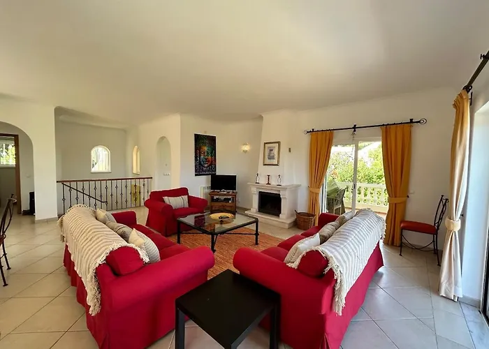 Luxury 4 Bedroom Algarve Villa With Private Pool