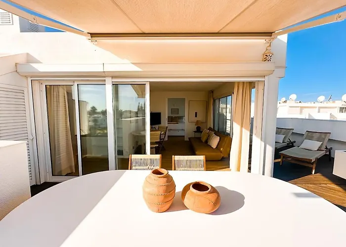 Resort Penthouse Sea View, 2 Pools And Private Beach