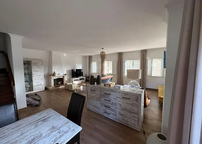 V4 Praia Verde - 8 To 11 People, 5 Min Beach Walk