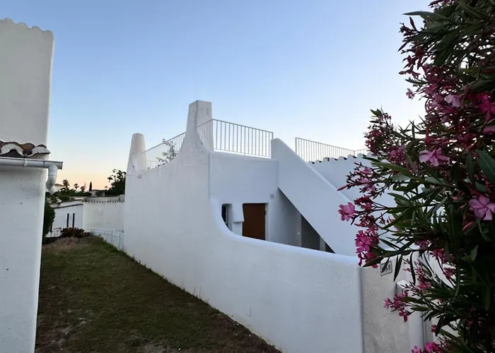 Villa Valentina-Sunny 2 Bedroom House With Pool