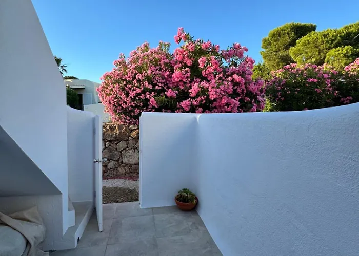 Villa Valentina-Sunny 2 Bedroom House With Pool