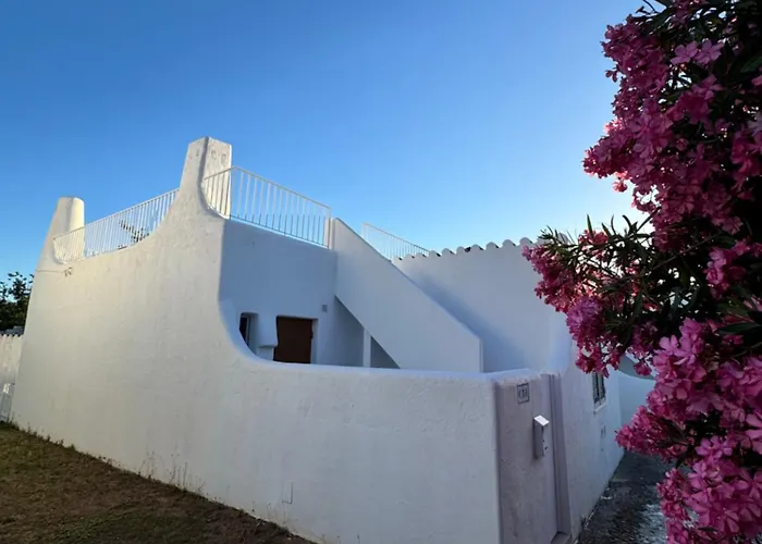 Villa Valentina-Sunny 2 Bedroom House With Pool