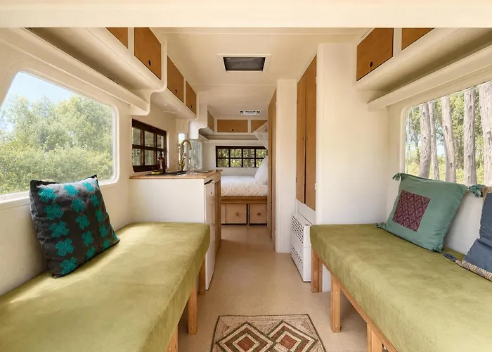 Chic Vintage Caravan Retreat, Just 25 Mins To The Beach