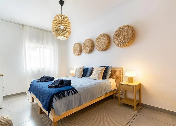 Sun n' Salt Lounge House