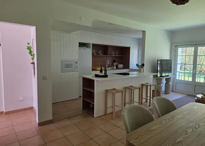 Garden Villa, Cosy House By The Sea