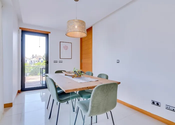 Vale Do Lobo, 'Golf By The Pool' 2 Bedroom Apartment