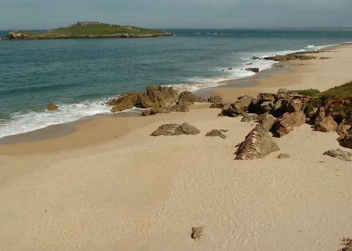 Parque De Campismo Da Ilha Do Pessegueiro