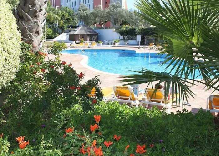 Alto Club Apartments