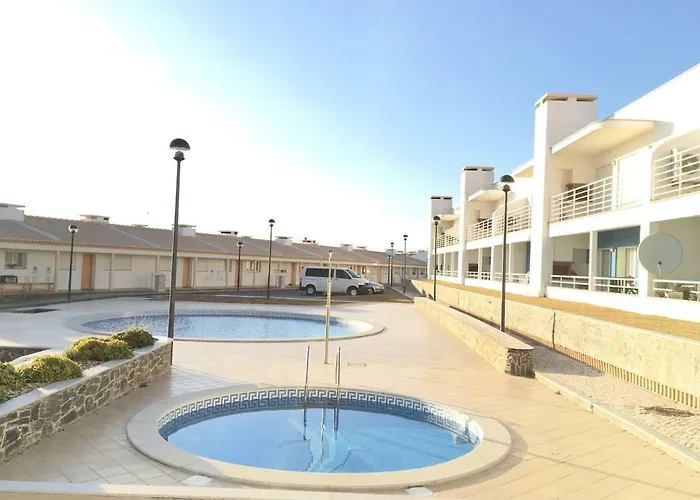 Varandas - Arrifana, com piscina, junto à praia