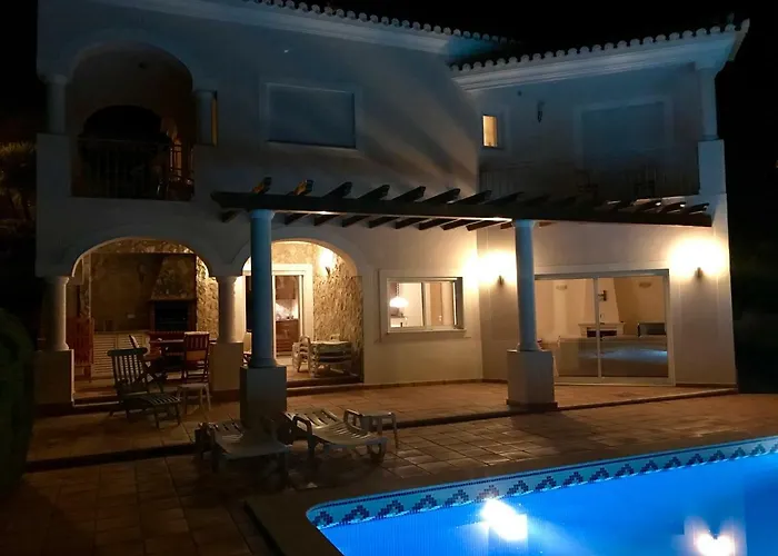 Lovely Burgau Villa Just 3 Mins Walk From Beach
